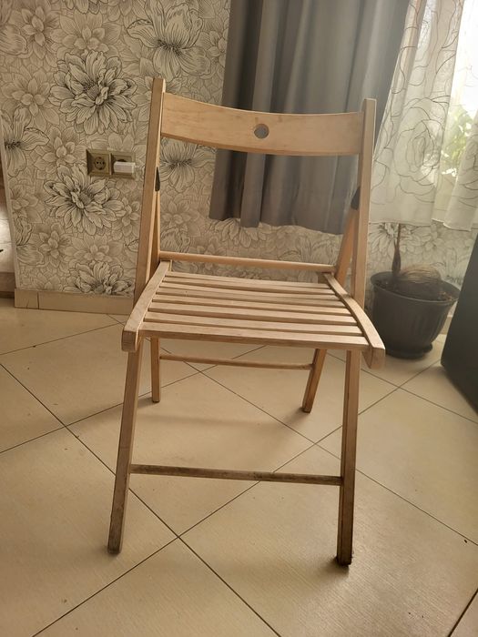 Vand 2 scaune,rabatabile,45 lei