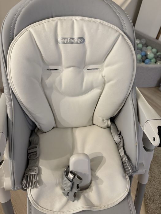 Peg Perego Бустер - възглавница от еко кожа за стол за хранене