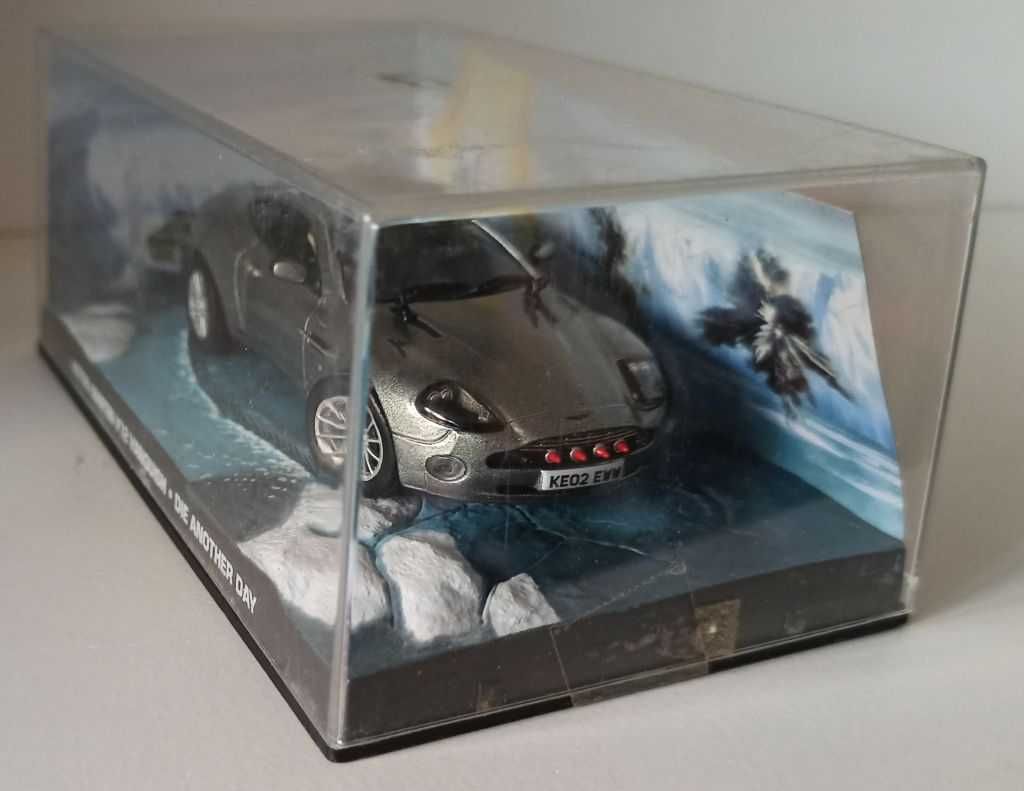 Macheta Aston Martin V8 Vanquish diorama James Bond 007 - Altaya 1/43