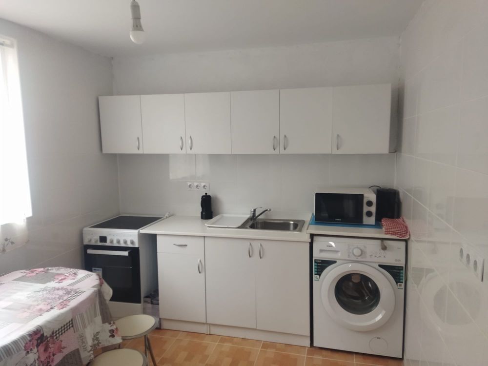 Inchiriez casa comuna Bucov