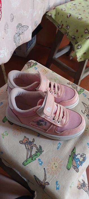 Продам детские кеды