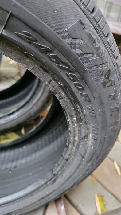 De vanzare 2 anvelope Winter 245/50/18