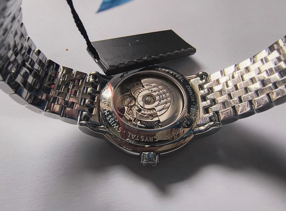 Швейцарские часы фирмы Raymond Weil