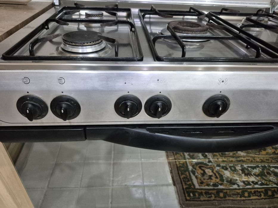 плита кухонная , 5 комфорок