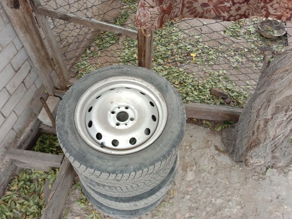 Продам диски на Ваз R 15 шинами