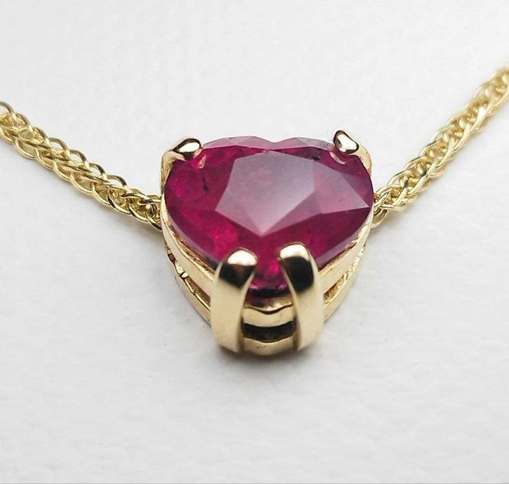 Златен медальон с голям естествен рубин! Сертификат! Нов!