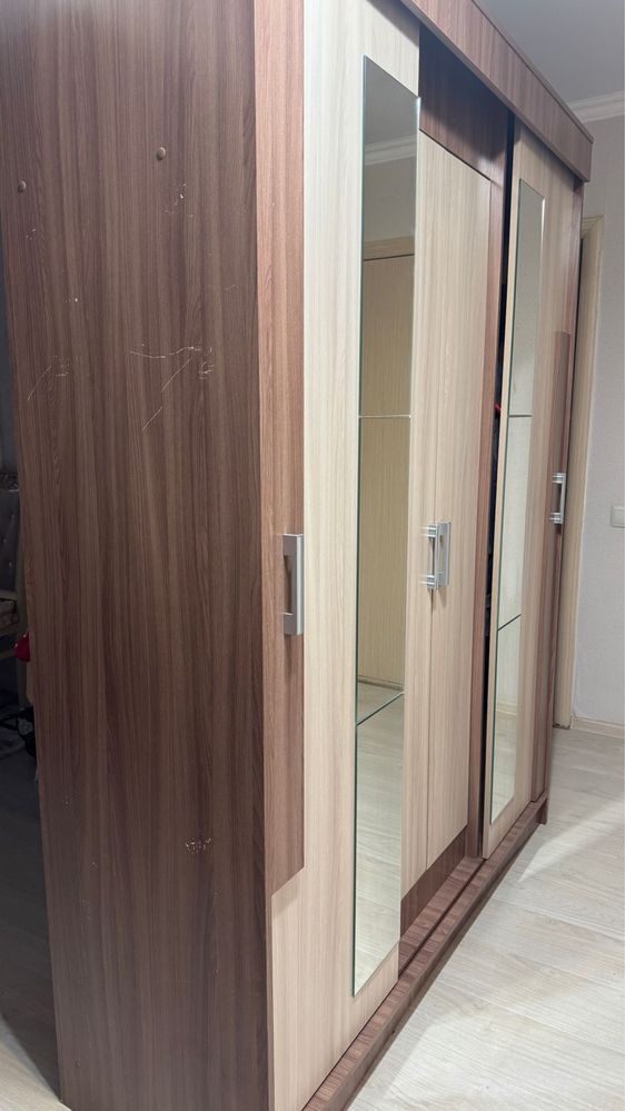 Продается шкаф в детскую комнату