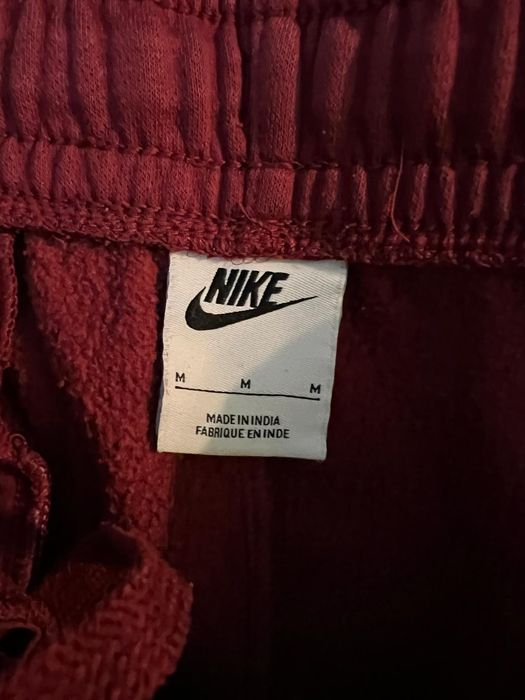 Vând pantaloni NIKE SPORTS WEAR, mărimea M