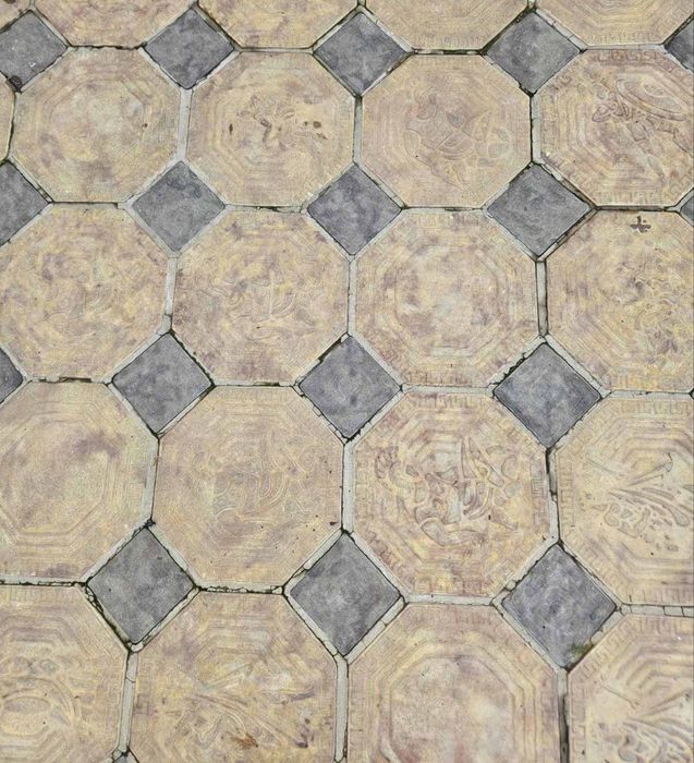 Запазени тротоарни плочки