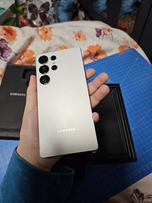 Vand Samsung S25 ultra nou