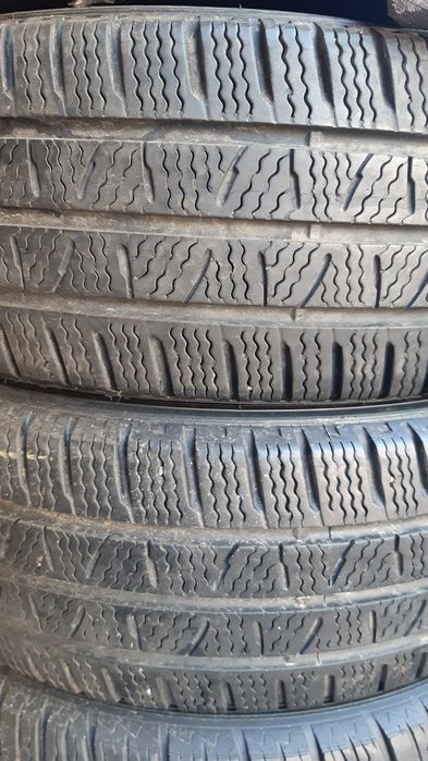 2 anvelope 225/65r16c iarnă marca Pirelli dot 2022,preț 200 lei bucata