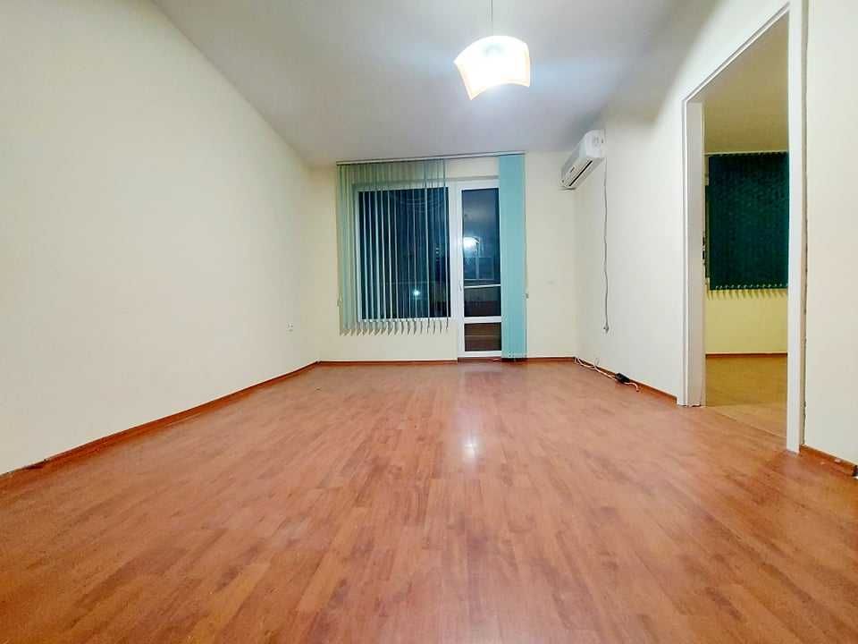 Дава се под наем Двустаен апартамент в Бургас, Изгрев - 55 кв.м за 102 € - Снимка #1