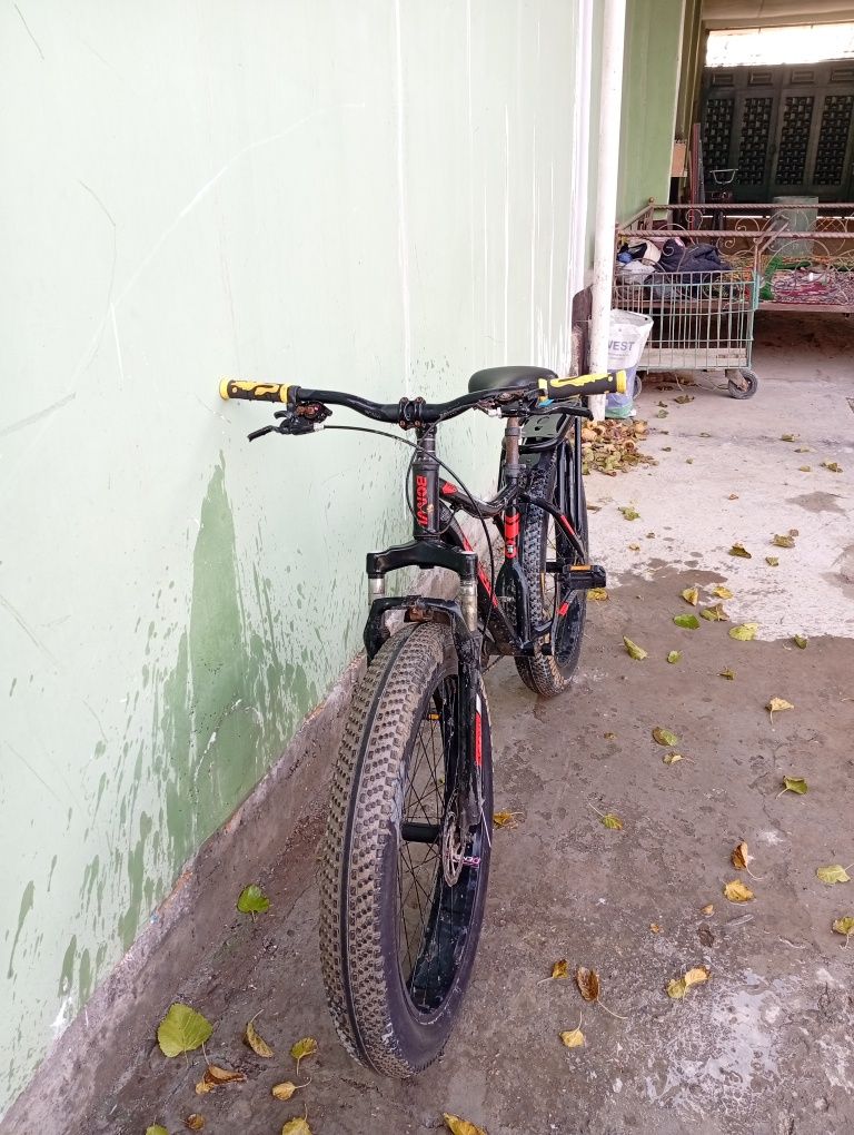 Velosiped bulk katta balonli 24 diska qora rangda