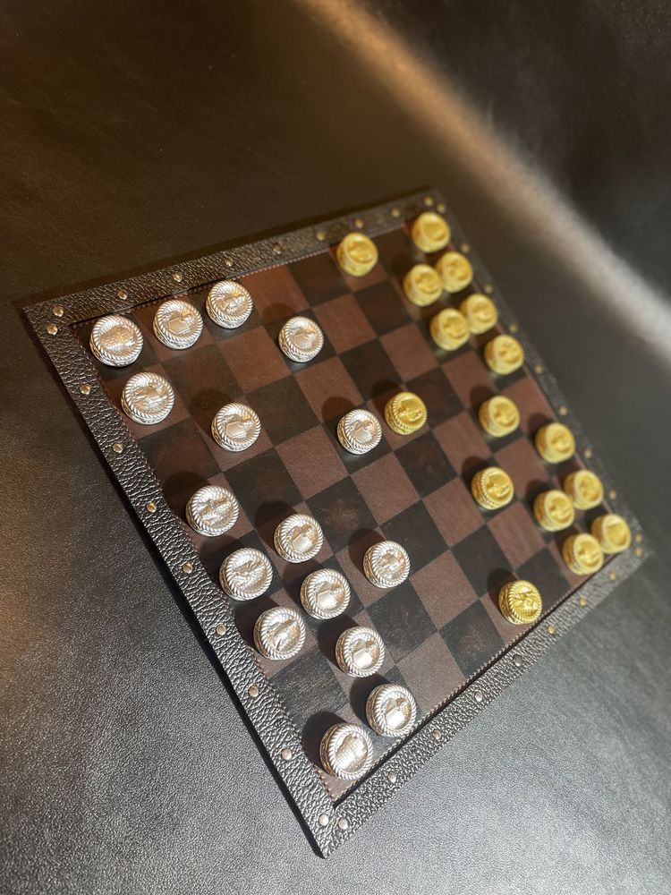 Шахматы-шашки из кожи