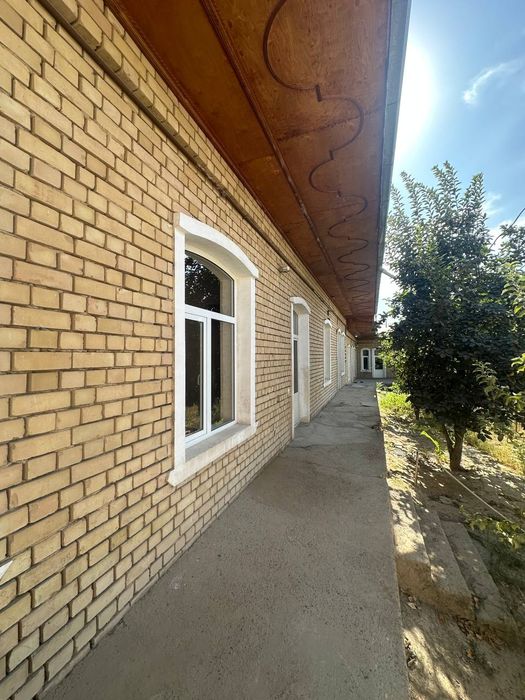 Назарбек Постидан 3-4 км 11 сотик 9 та хона