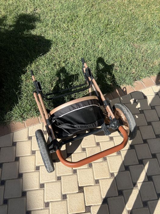 Коляска отличного качества в хорошем состоянии