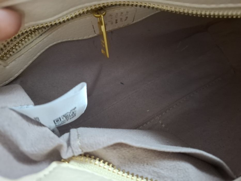 Gentuta noua cu săculeț de pastrare