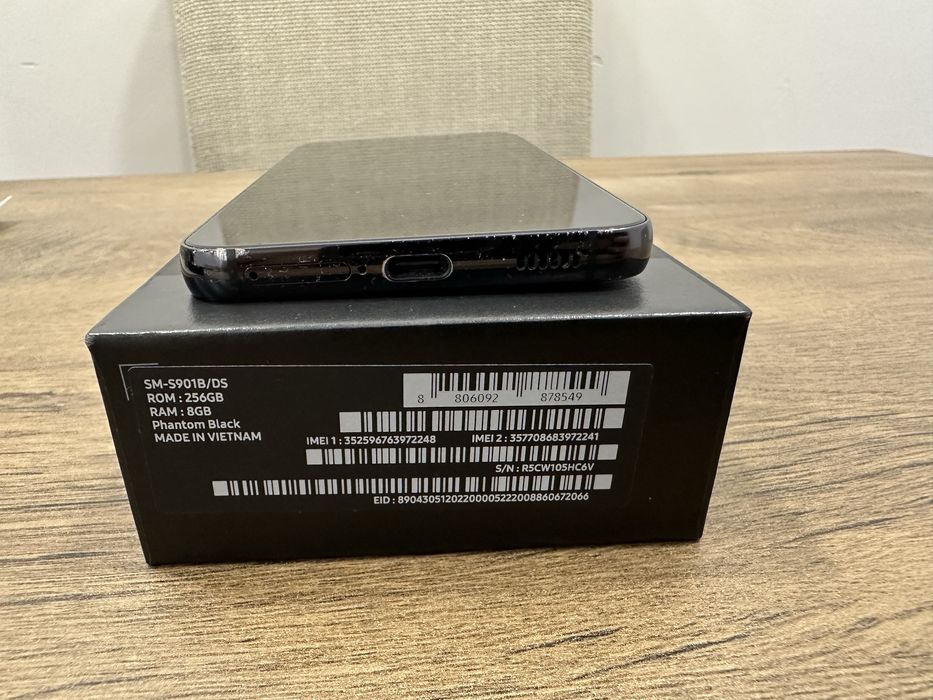 Vând Samsung S22 Phantom Black, 256 GB !