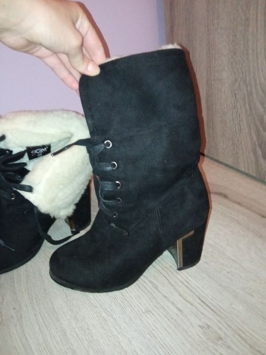 Велурени боти с ток