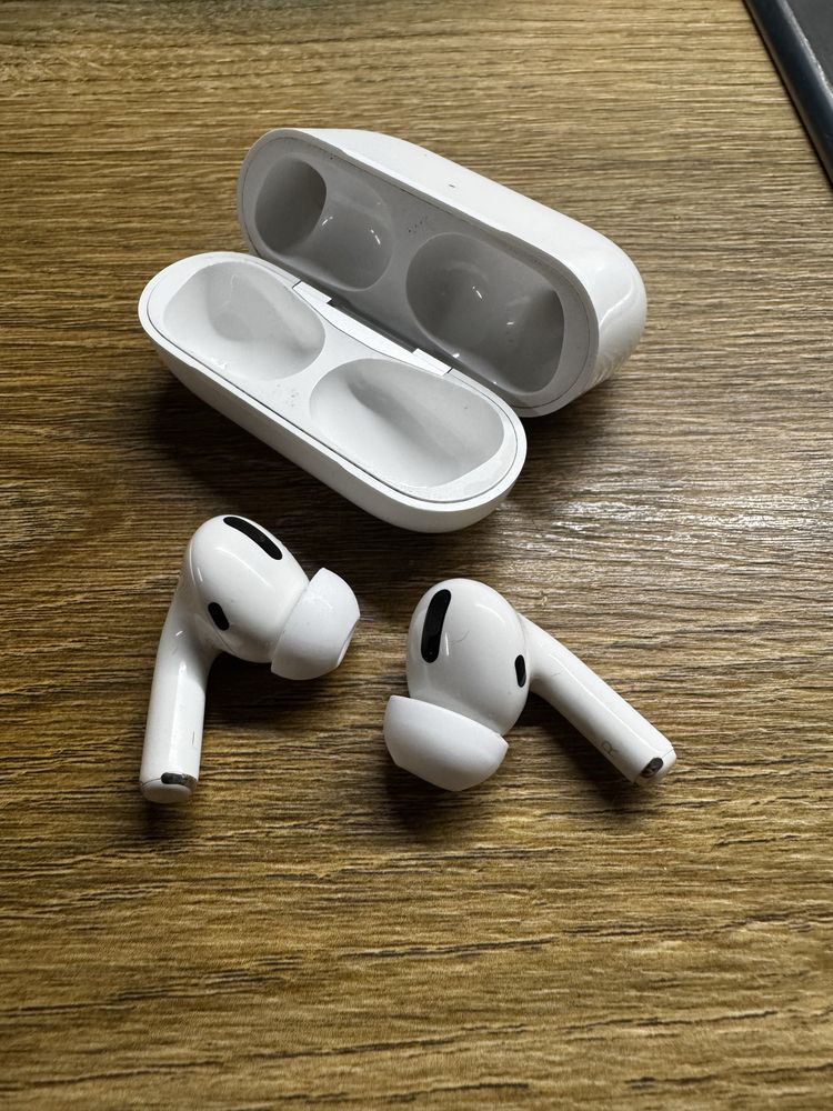 iPods Pro слушалки