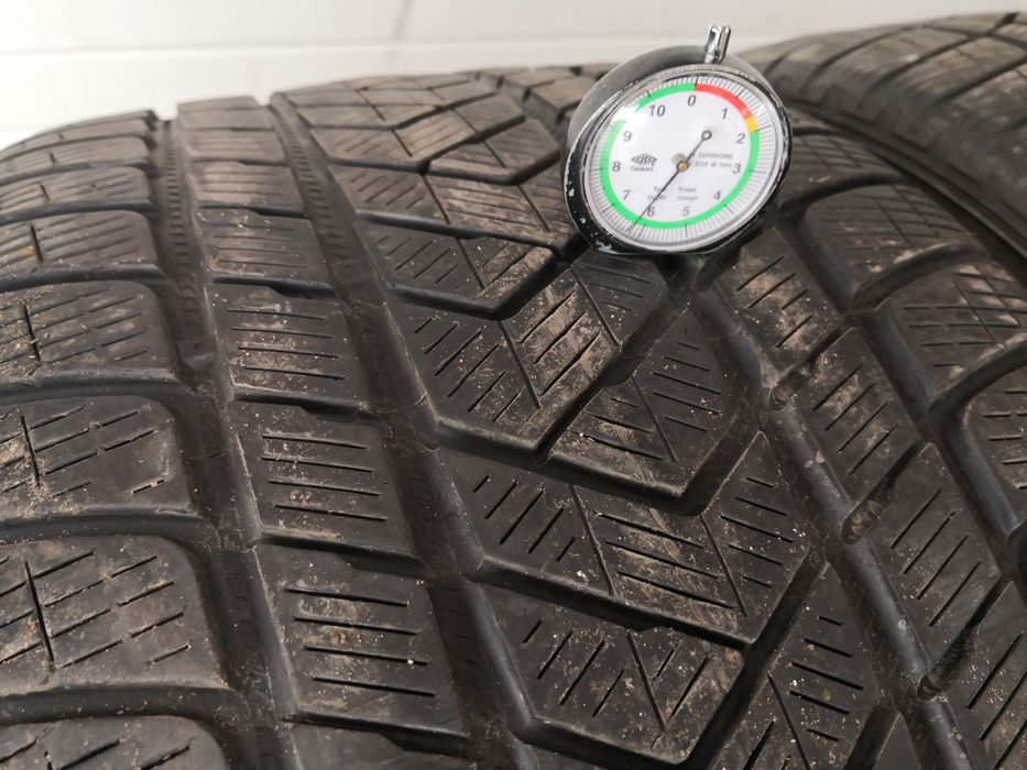 305 35 21 цола задни гуми  Pirelli