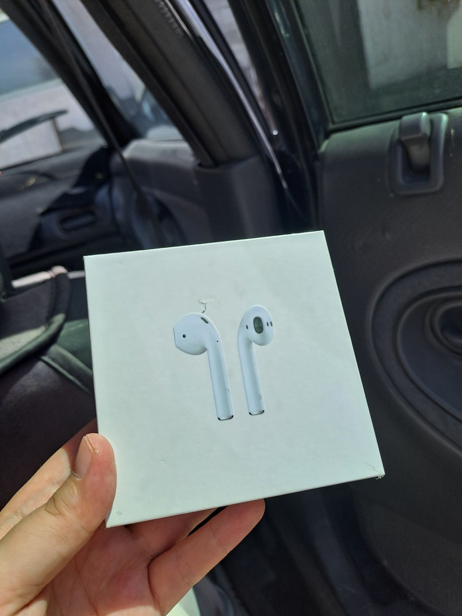 Продам Airpods новый