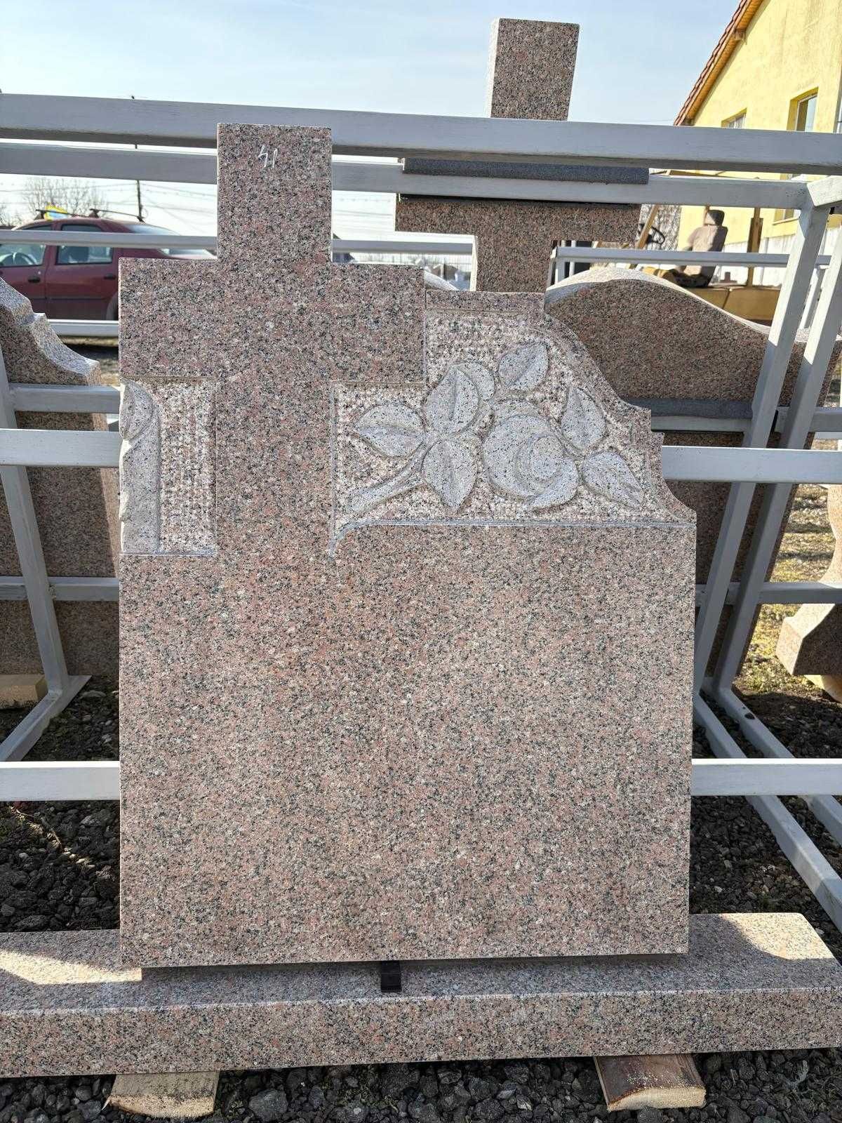 Reducere 15%  monumente funerare , marmura alba si granit
