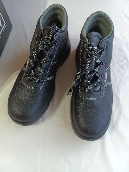Зимни работни обувки--44 номер