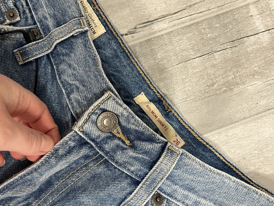 Blugi scurti Levis masura S / 26