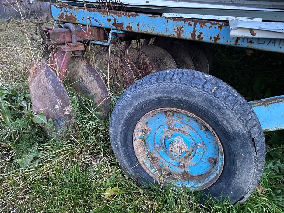 Vand tractor cu plug si alte piese