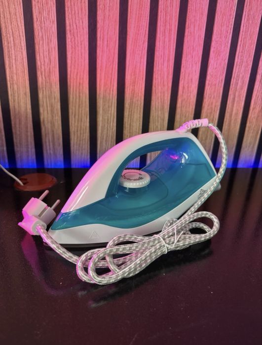 Fier de calcat cu reglaj, 1200W