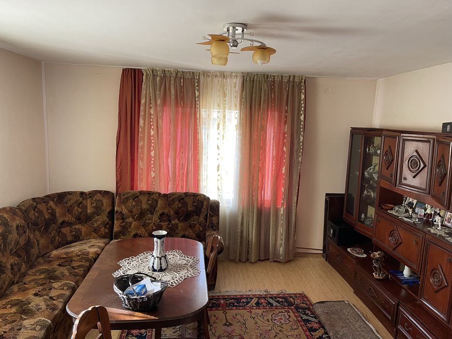 Casă cu gradina in centru Periceiului