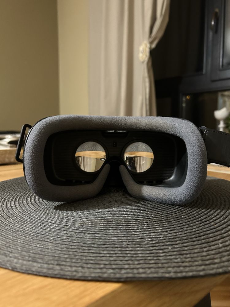 Gear VR (Powered by Oculus Quest)