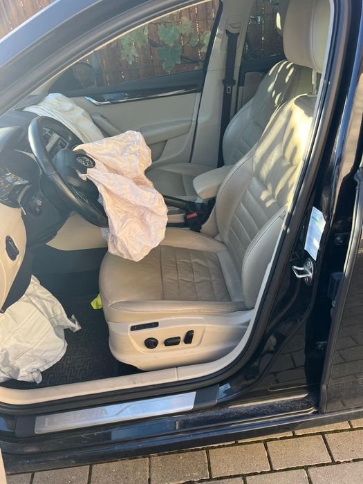 Vând mașină avariată, motorul si partea mecanică nu a fost avariată