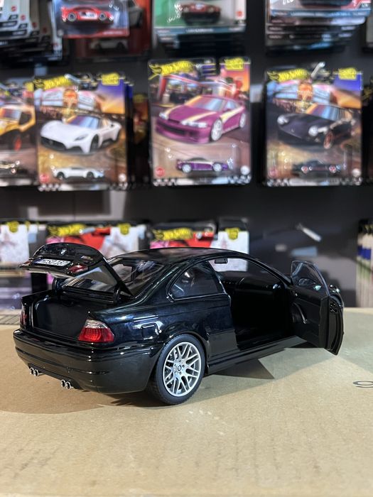 BMW M3 CSL 2003 – Norev 1:18 – Sapphire Black – Full Metal