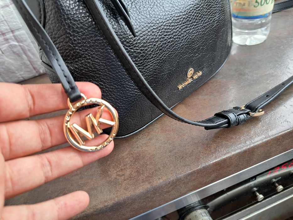 дамска чанта,Michael Kors,малка черна чантичка-естествена кожа