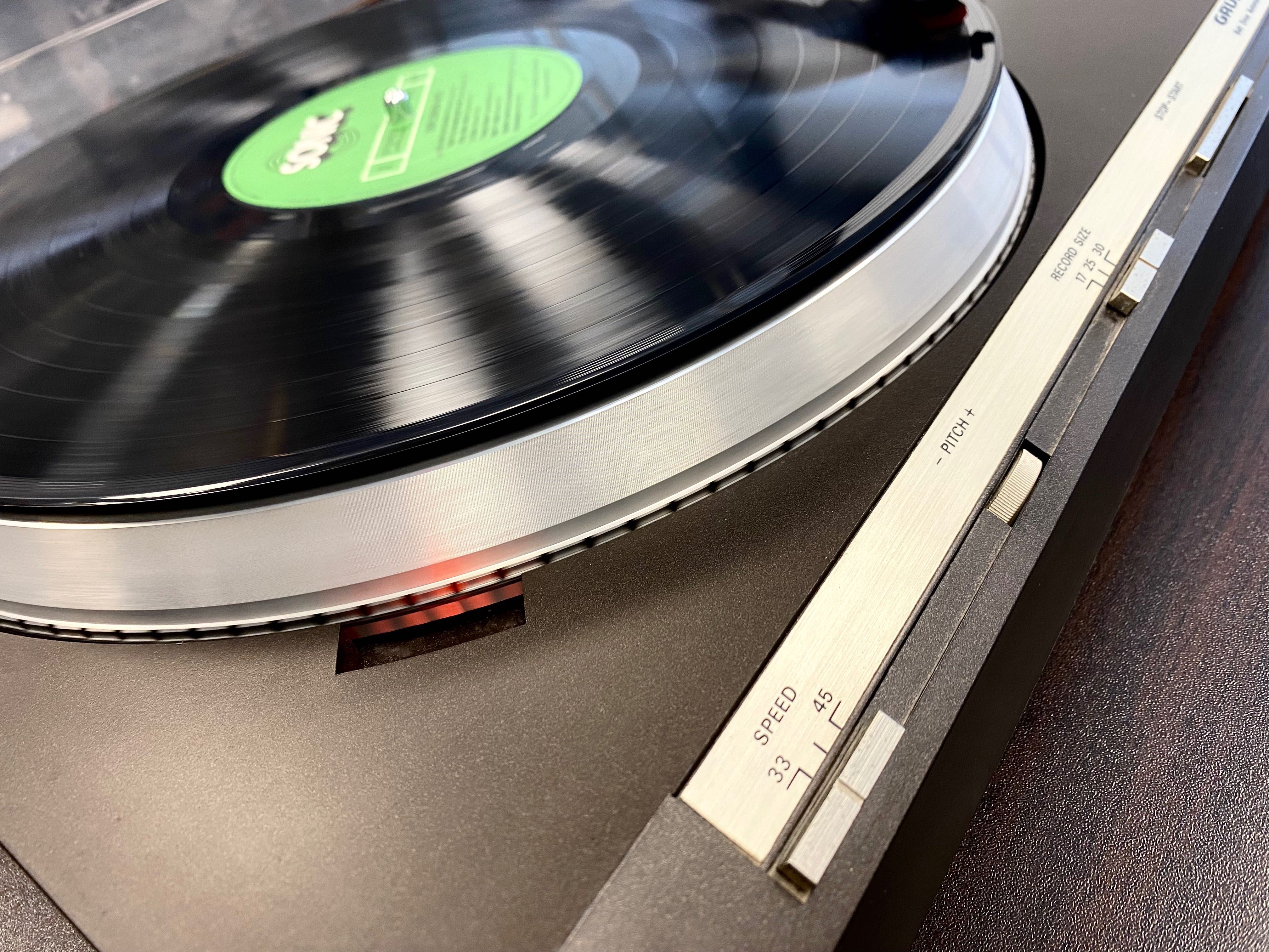 Чудесен грамофон Grundig/Technics