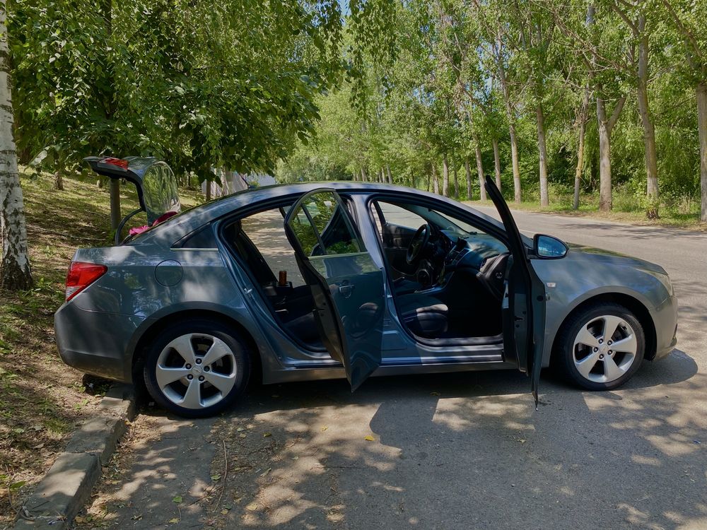 Vând Chevrolet Cruze 2.0 Turbo / 2012 / sunt proprietar de 3 ani !