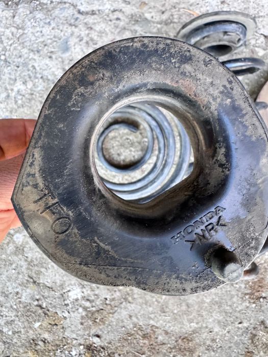 Продавам задни пружини и спирачни дискове за Honda Jazz 2010 г