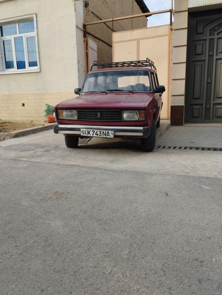 Vaz 2104 sotiladi