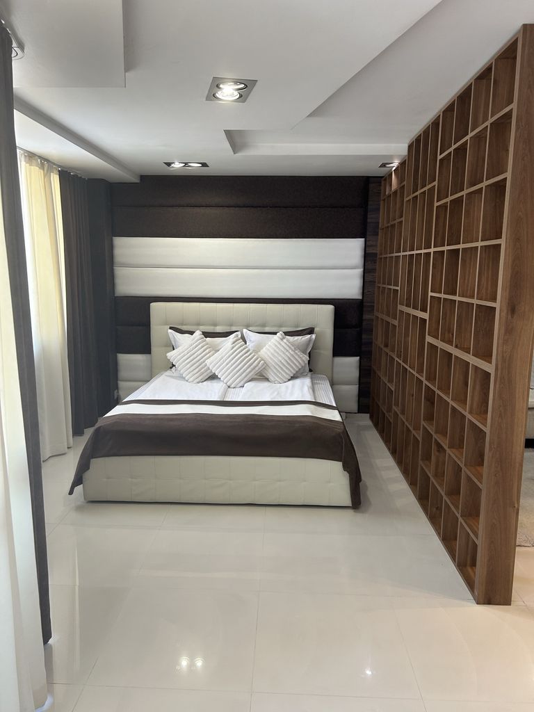 Дава се под наем Тристаен апартамент в Шумен, м-т Сакарка - 110 кв.м за 663 € - Снимка #5