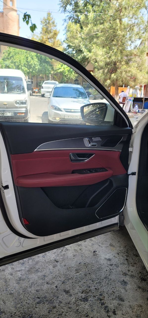 Jetour x70 plus.
