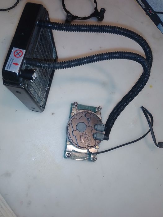 Cooler processor aer  / lichid ventilatoare