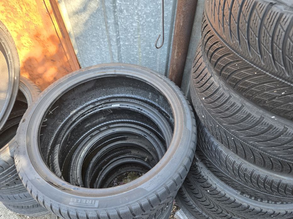 2бр. 225 40 19 Pirelli зимни.