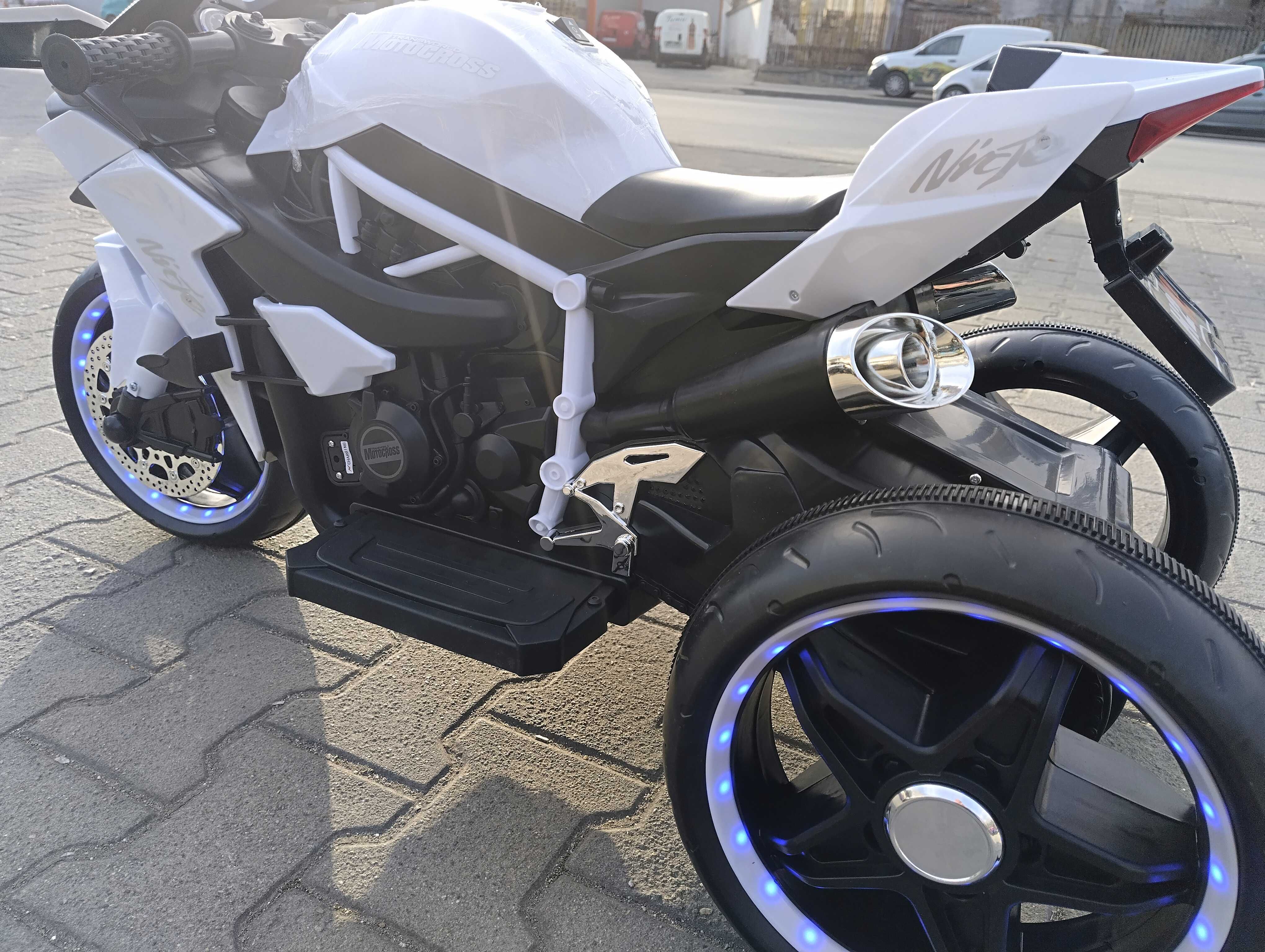 KAWASAKI акумулаторен мотор NINJA бял