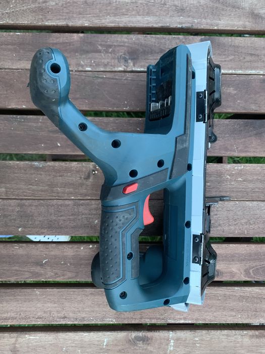 Bosch GCB 18V-63/акумулаторен лентов трион