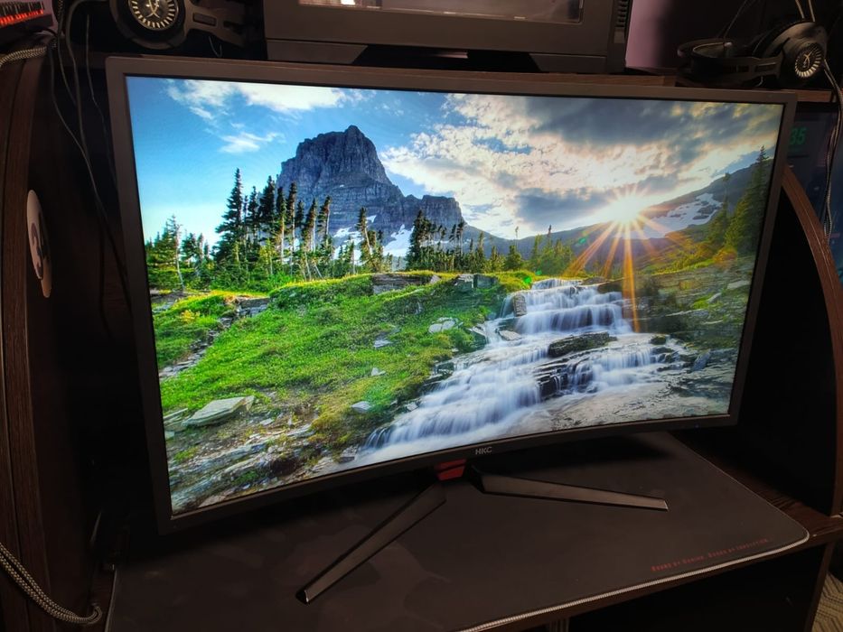 Монитор HD 32* HKC отличного качества.