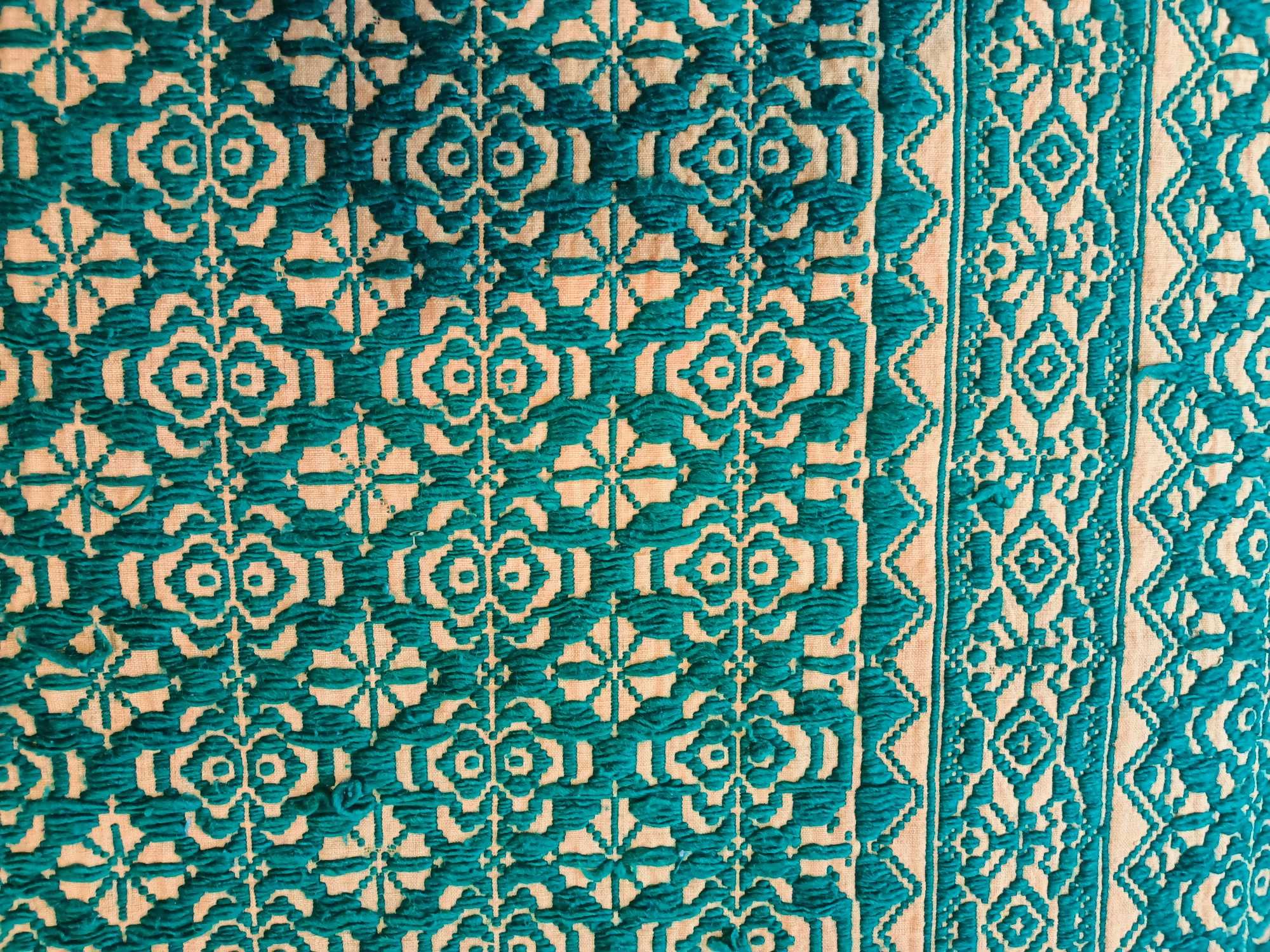 Carpete țărănești tradiționale lucrate manual