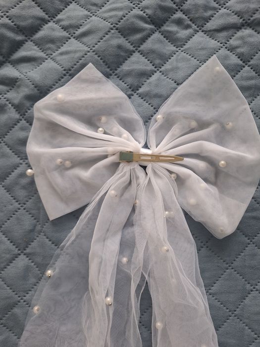 Бяла къса рокля с паднали ръкави