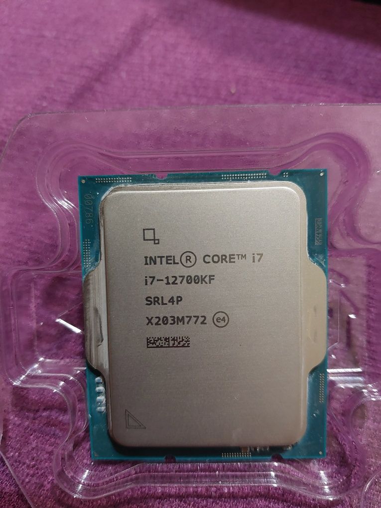 процесор intel core i7-12700K Нов , LGA1700 12-ядрен